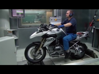 Как соберают мотоцикл BMW S 1000 R на заводе BMW.  Берлин 2014 год