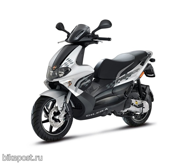 Скутеры Gilera Runner ST 125 и SP 50 White Soul 2012 модельного года