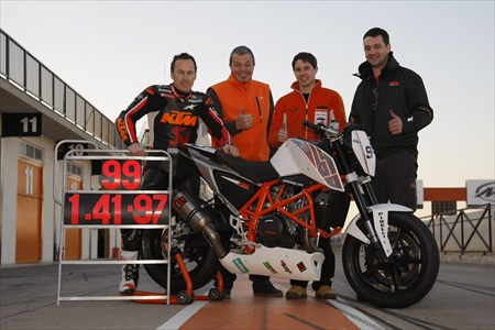 Завершились испытания KTM Duke 690 Завершились испытания KTM Duke 690
