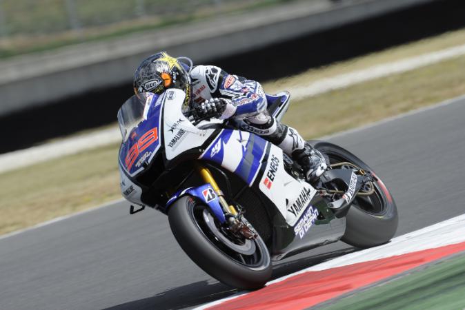 На подиуме – два пилота Yamaha На подиуме – два пилота Yamaha