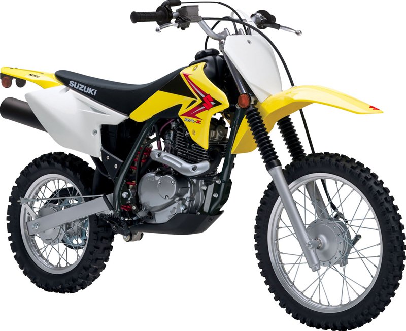 Сын Брэда Питта получил в подарок Suzuki DR-Z125