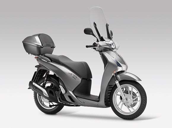 Рынки Европы ждут новых поступлений скутеров от Honda Motor