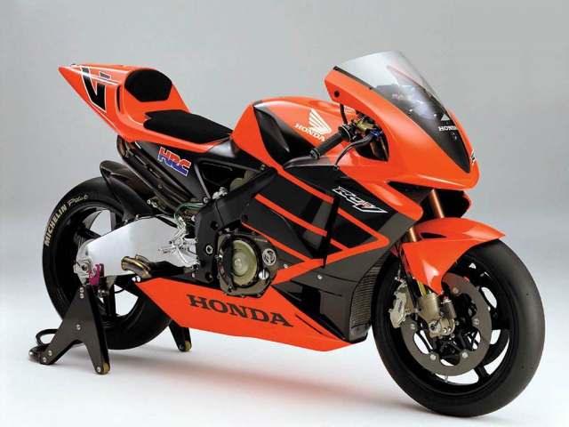 Honda готовится к серийному выпуску RC213V. Honda готовится к серийному выпуску RC213V.