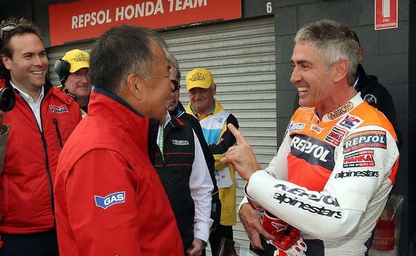 Легендарный пилот снова на треке Phillip Island Легендарный пилот снова на треке Phillip Island
