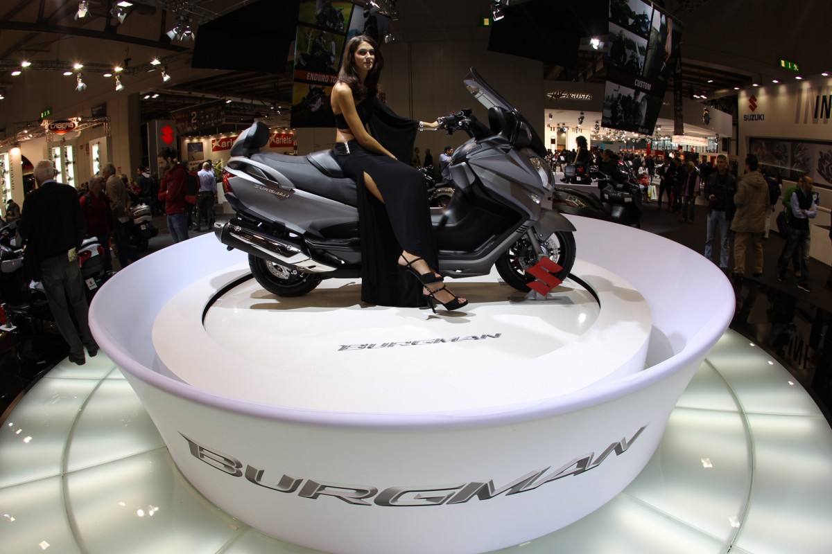 Экспозиция японской компании Suzuki на мотосалоне EICMA 2012