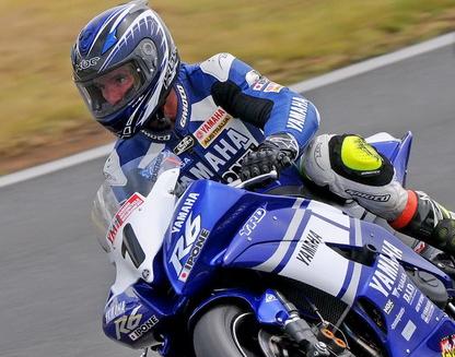 В списке команд, участвующих в серии WSBK / WSS семь раз упоминается Yamaha Racing.   