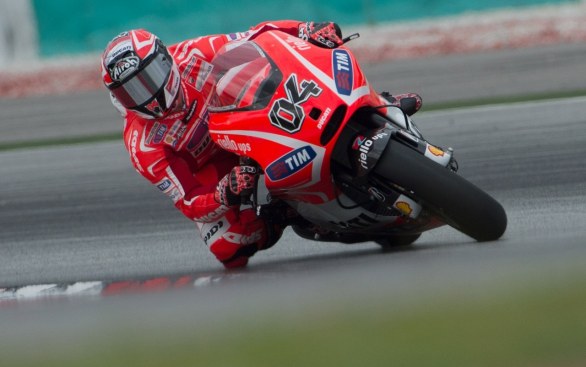 Андреа Довизиозо уверен, что работая с Ducati, он со временем начнет выигрывать. Андреа Довизиозо уверен, что работая с Ducati, он со временем начнет выигрывать.