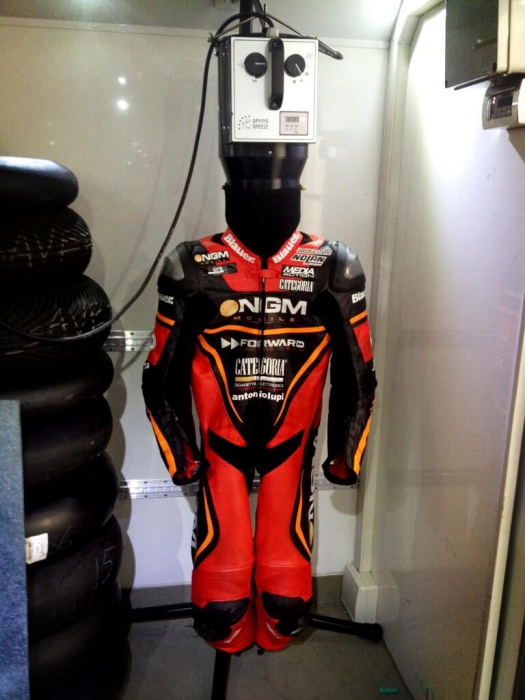 Первый день официальных тестов MotoGP прошел почти безрезультатно. Первый день официальных тестов MotoGP прошел почти безрезультатно.
