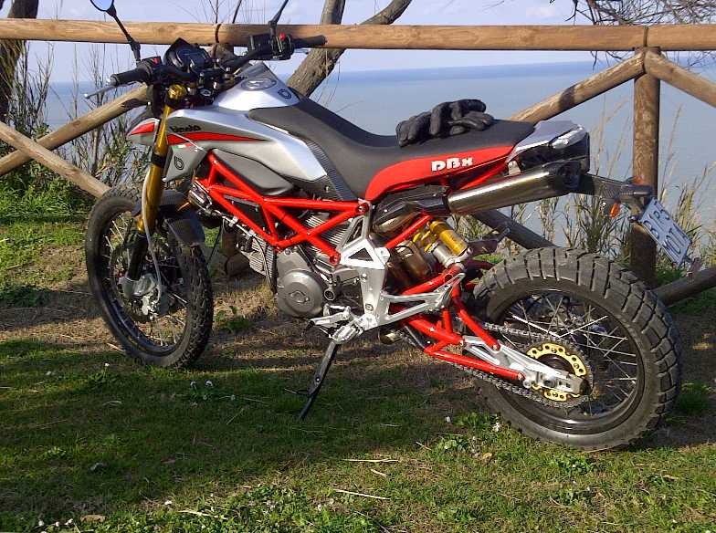 Компания Bimota решила отметить круглую дату участием в гонках. Компания Bimota решила отметить круглую дату участием в гонках.