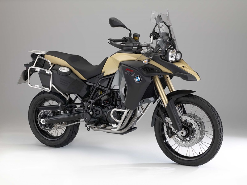 Баварская компания пополнила ряд туристических эндуро новинкой BMW F800GS Adventure 2013. 