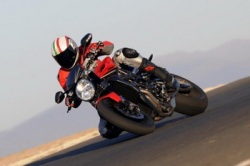 Гоночный мотоцикл MV Agusta Brutale 1090rr не отстает! Гоночный мотоцикл MV Agusta Brutale 1090rr не отстает!
