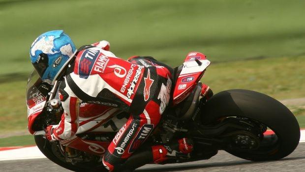 Пилоты Ducati в серии WSBK отлично потрудились на тестах в Мизано. Пилоты Ducati в серии WSBK отлично потрудились на тестах в Мизано.