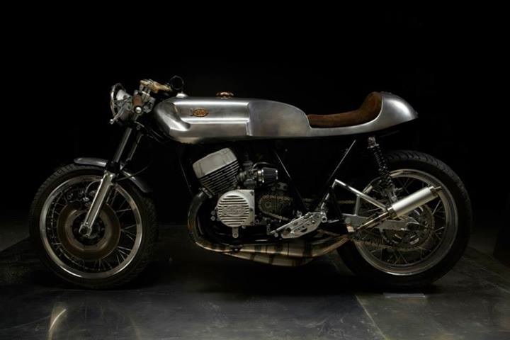 В руках мастеров Valtoron байк Kawasaki H1 1974 превратился в кастом Valtoron La Bomba 500. 