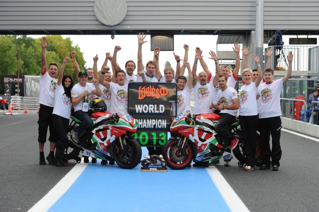 Российская команда Yakhnich Motorsport и ее пилот Сэм Лоус заработали чемпионский титул Российская команда Yakhnich Motorsport и ее пилот Сэм Лоус заработали чемпионский титул