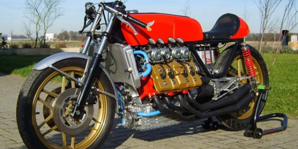 Honda V8 Cafe Racer с восемью цилиндрами