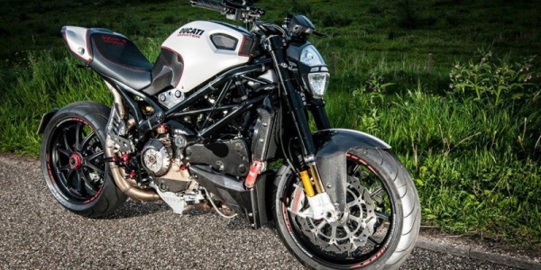 Кастом Ducati Monster RR