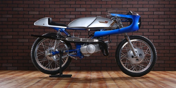 Глава Air-Tech Streamlining выпустил кафе рейсер Suzuki T125 Stinger 1969