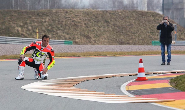 Участок трека Sachsenring в целях безопасности подвергся некоторым изменениям. 