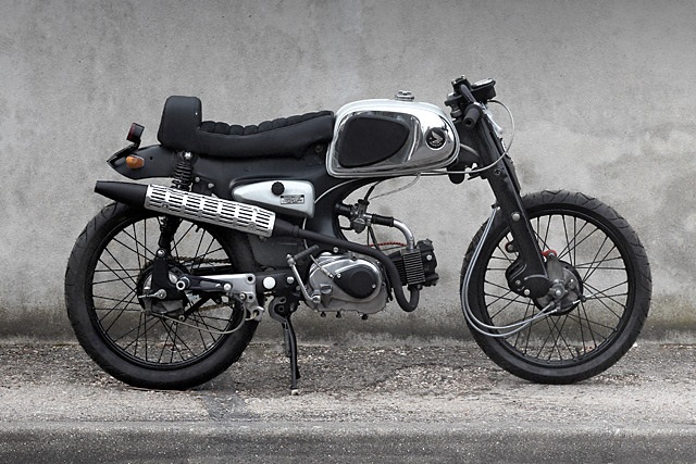 Кастом-мопед Honda C110 Jolie laide от мастерской Dauphine-Lamark Кастом-мопед Honda C110 Jolie laide от мастерской Dauphine-Lamark