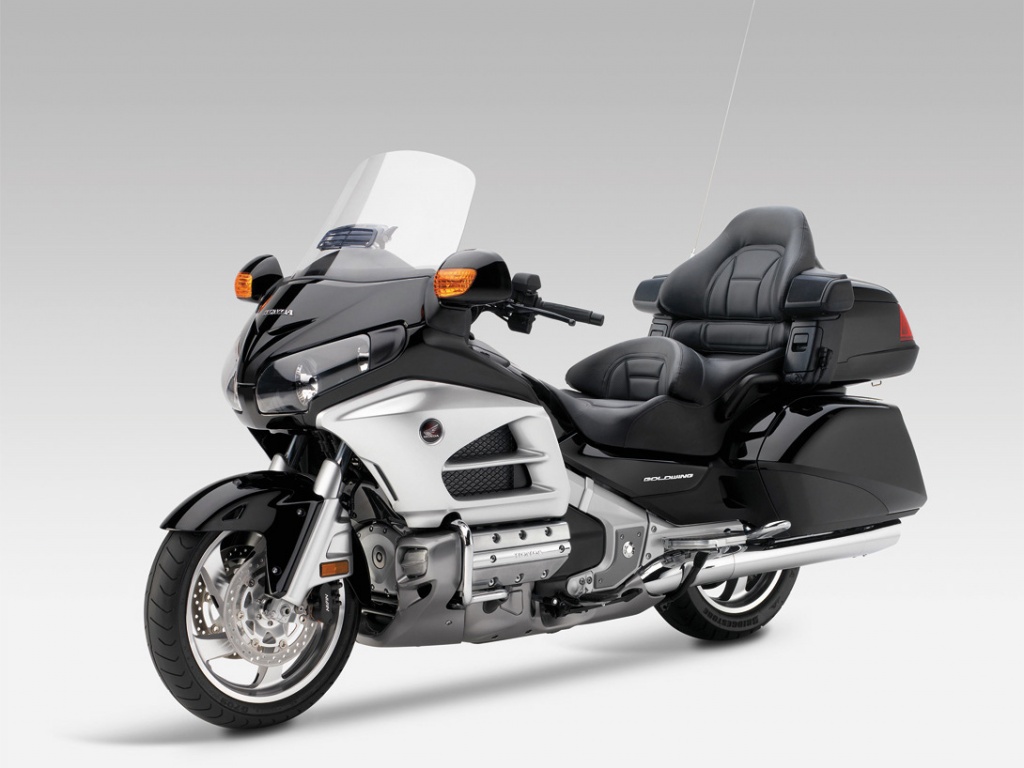 Выходит в свет 2015 Honda Gold Wing GL1800 40th Anniversary