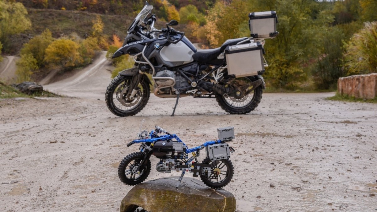 BMW создала "летающий" байк Hover Ride Design Concept на основе игрушки Lego