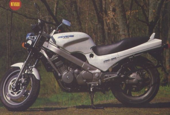 Мотоцикл NT 650V Revere Фотография NT 650V Revere
