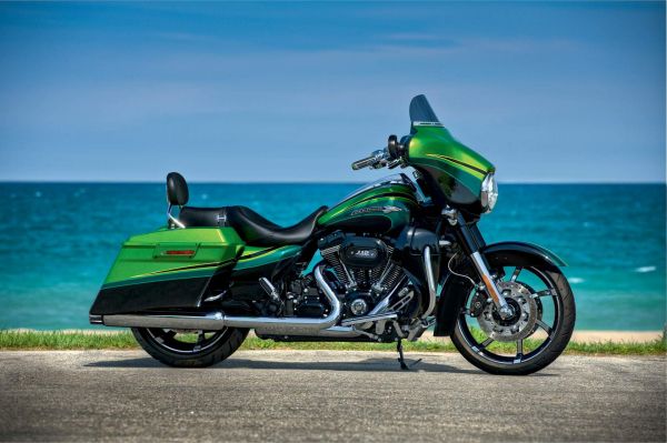 Фотография FLHXSE2 CVO Street Glide (2011)