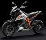 Информация по эксплуатации, максимальная скорость, расход топлива, фото и видео мотоциклов 690 Duke R (2011)