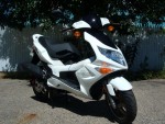 Информация по эксплуатации, максимальная скорость, расход топлива, фото и видео мотоциклов Blur SS 220i (2010)